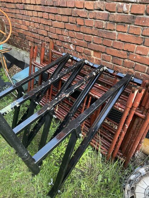 Rusztowanie dachowe do komina na łaty.