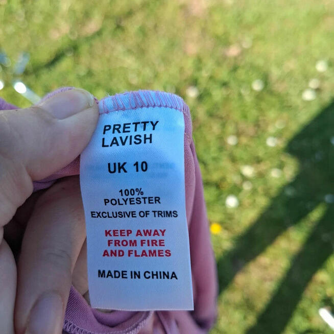 Satynowa sukienka Pretty Lavish – pudrowy róż, obcisła, rozm