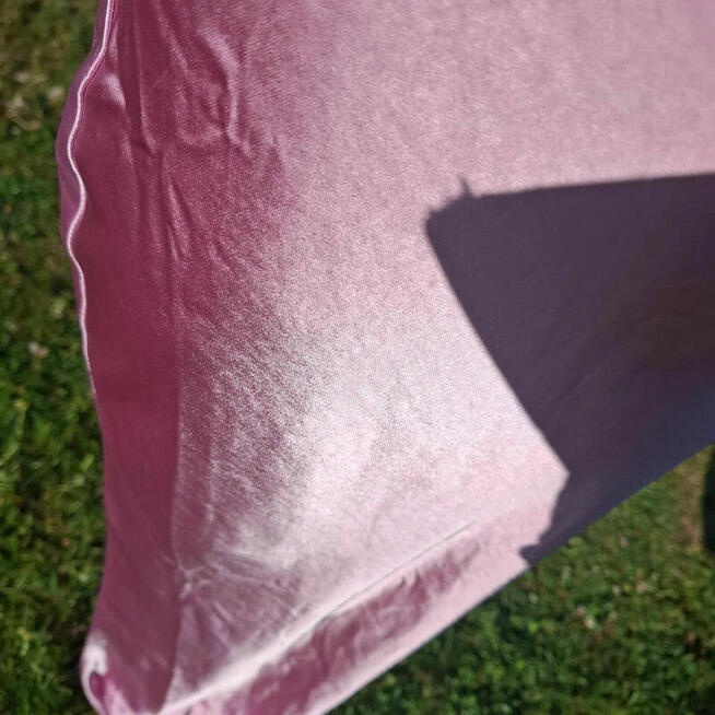 Satynowa sukienka Pretty Lavish – pudrowy róż, obcisła, rozm