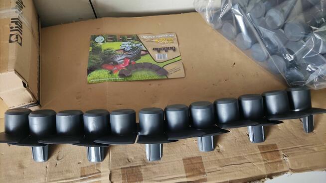 Obrzeże trawnika, długość 4 metry, dostępne 12 sztuk