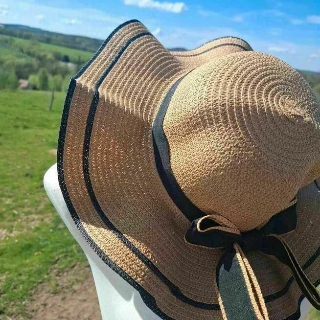 Kapelusz przeciwsłoneczny z kokardą