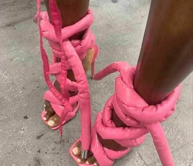 Czółenka wiązane kolory