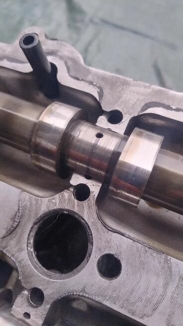 Renault 2.0DCI NISSAN X-TRAIL POKRYWA ZAWORÓW Z WAŁKAMI