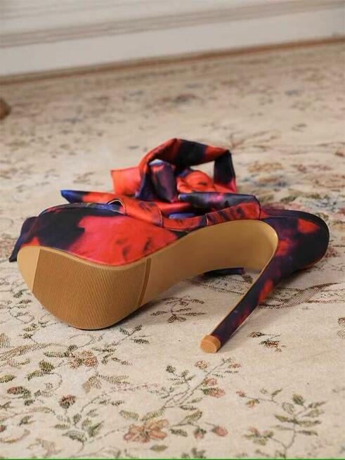 Sandały na wysokim obcasie