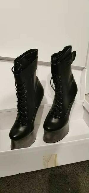 Kozaki na platformie sznurowane czarne