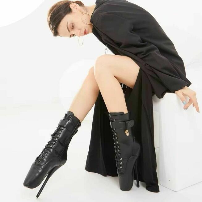 Kozaki na wysokim obcasie wiązane