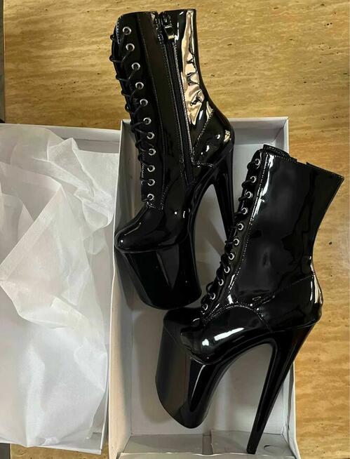 Kozaki na platformie sznurowane czarne