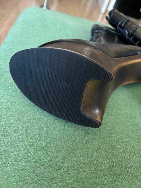 Kozaki na platformie sznurowane czarne