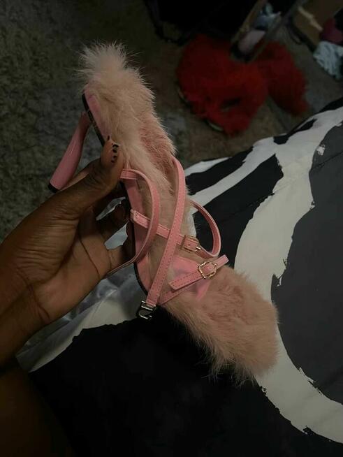 Sandały z futerkiem w 3 kolorach