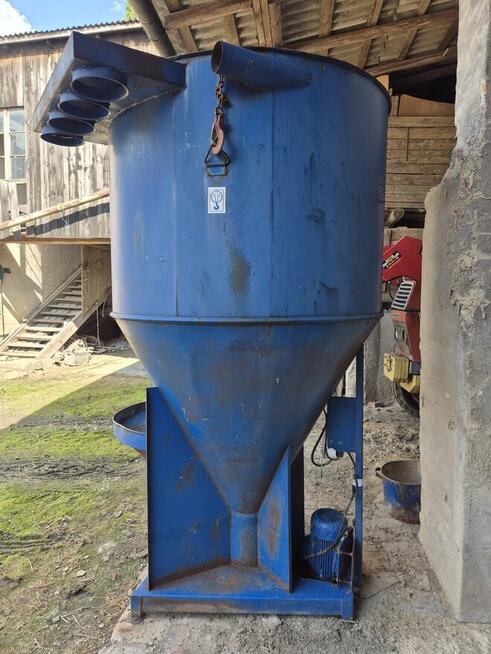 Mieszalnik pasz 1000kg 1 tona Dozamech