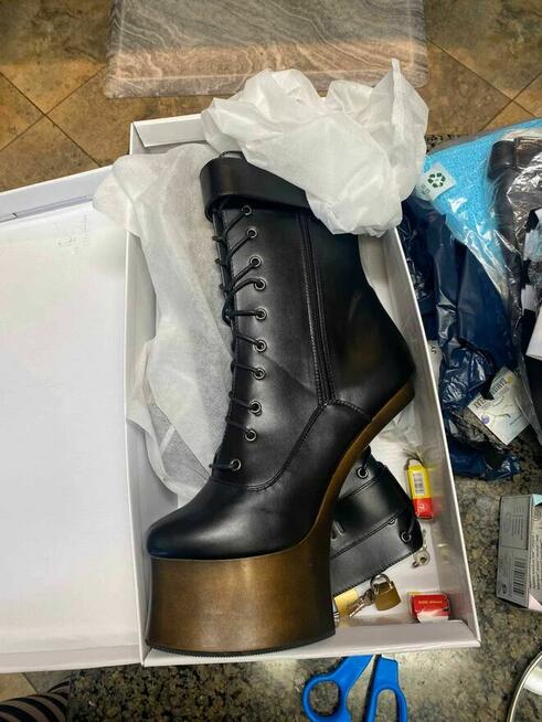 Kozaki na platformie sznurowane czarne