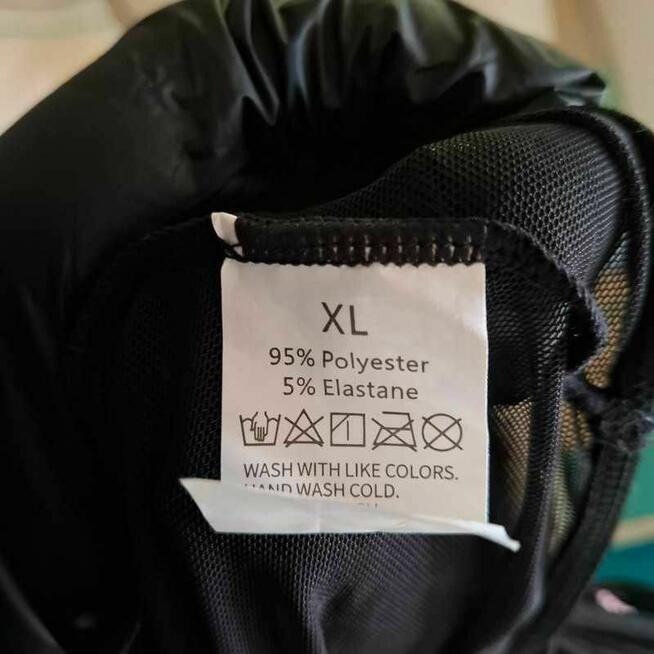 Zmysłowy komplet bielizny: koronkowe body + pończochy