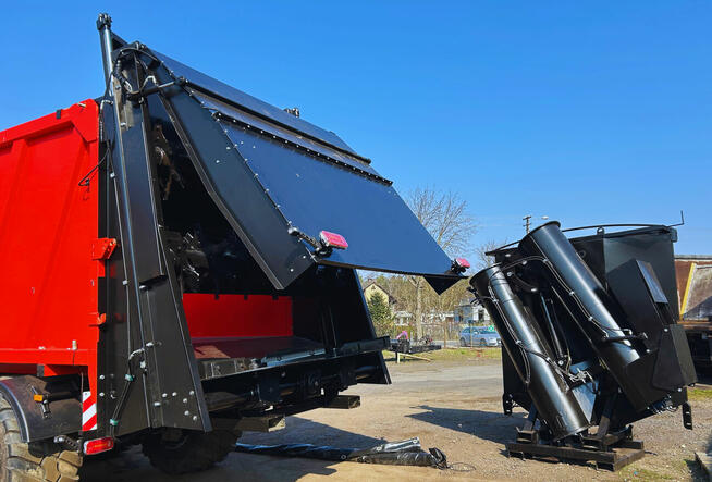 Przyczepa ze ścianą przesuwną Push off trailer Wieczorek