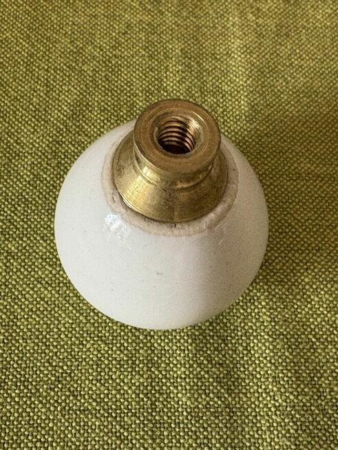 Gałka ceramiczna z gwintem mosiężnym (10 szt)