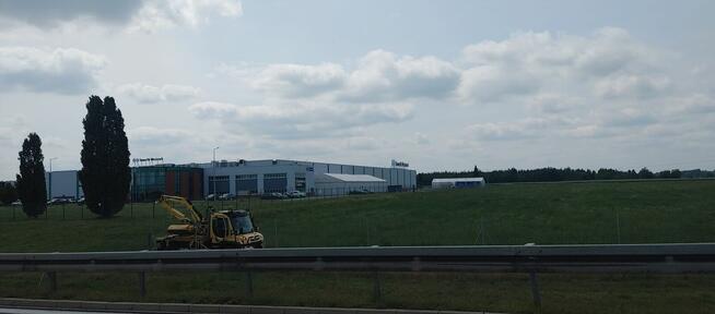 Duży teren przemysłowy przy A2