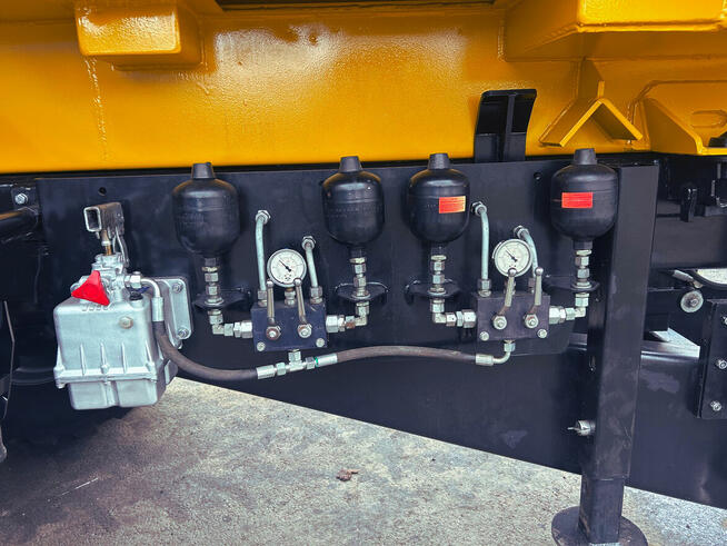 Przyczepa ze ścianą przesuwną Push off trailer Wieczorek