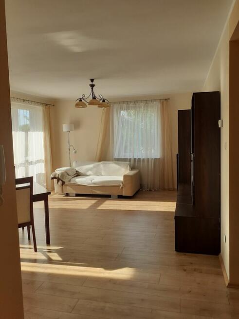 Przestronne, umeblowane 3 - pokojowe mieszkanie w Brwinowie