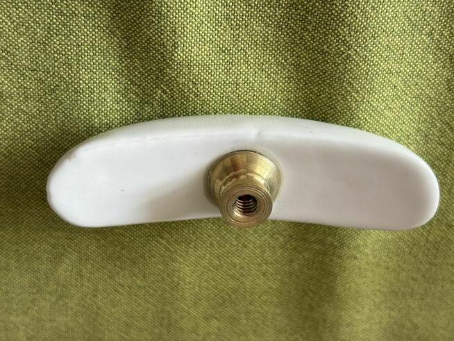 Gałka ceramiczna z gwintem mosiężnym (10 szt)