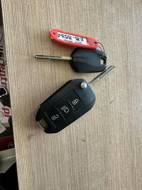 Peugeot 308 Benzyna, tempomat, LED światła dzienne, klimatyzacja, isofix, import