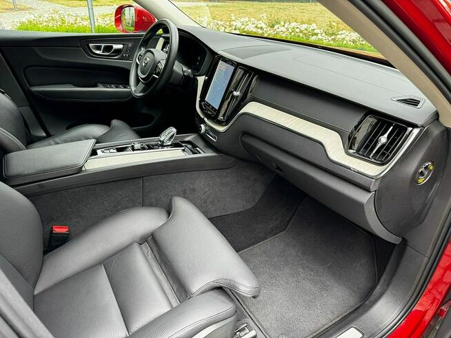 Volvo XC 60 diesel hybryda 197 kM AWD