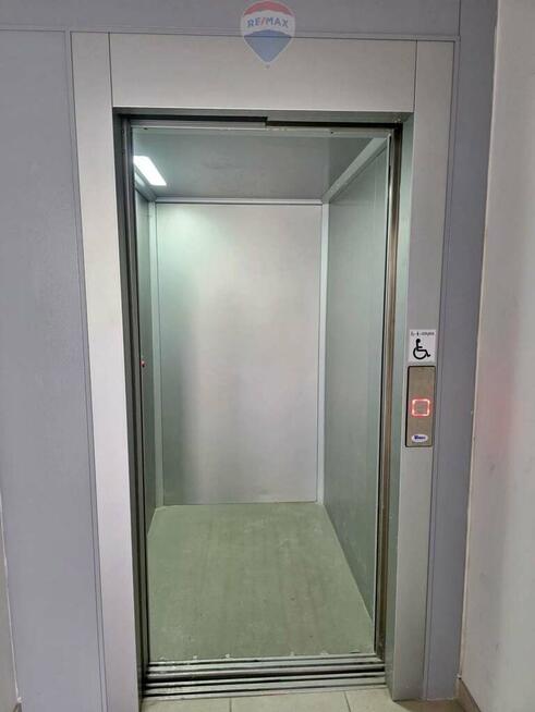 Medycyna, biura, usługi, w centrum, z windą