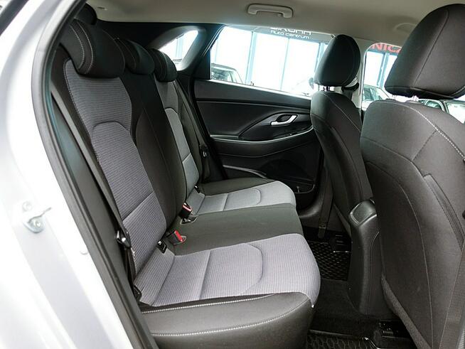 Hyundai i30 1,5 16V Led+Tempomat GWARANCJA 1WŁ Kraj Bezwypadkowy Serwisowany F23%