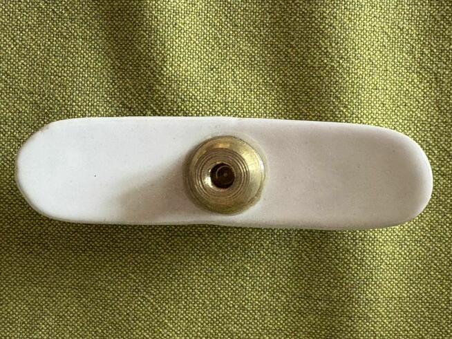 Gałka ceramiczna z gwintem mosiężnym (10 szt)