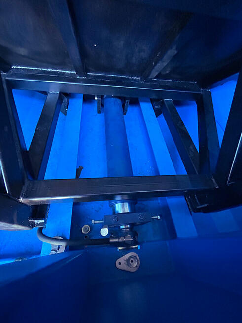 Przyczepa ze ścianą przesuwną Push off trailer Wieczorek