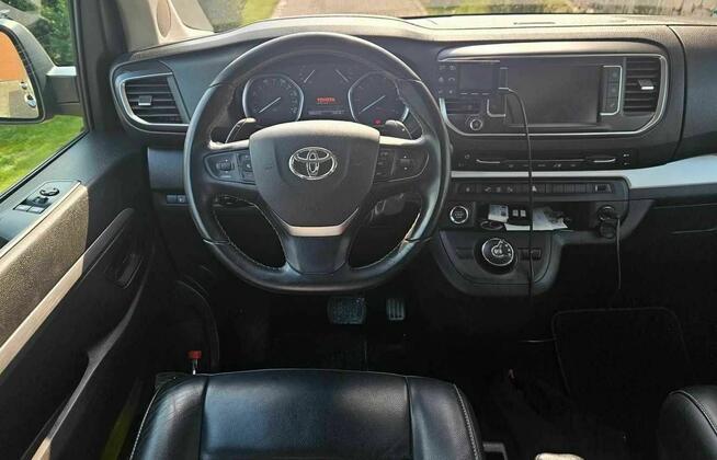 Na wynajem bus VIP Toyota Proace Verso Long 7-osobowy Wrocła