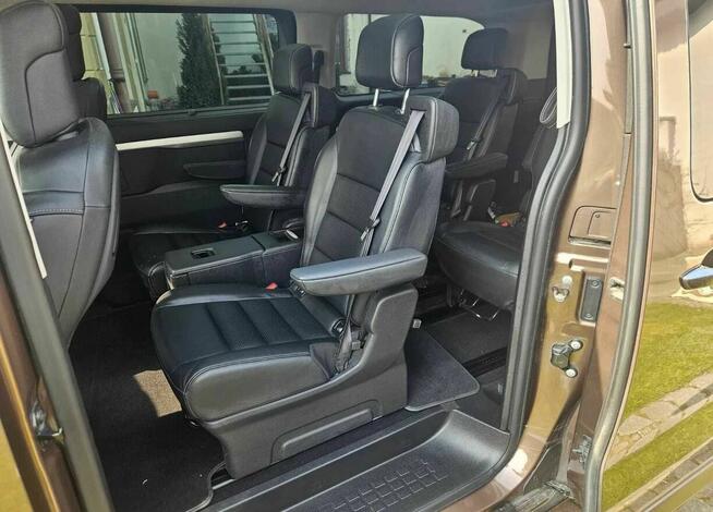 Na wynajem bus VIP Toyota Proace Verso Long 7-osobowy Wrocła