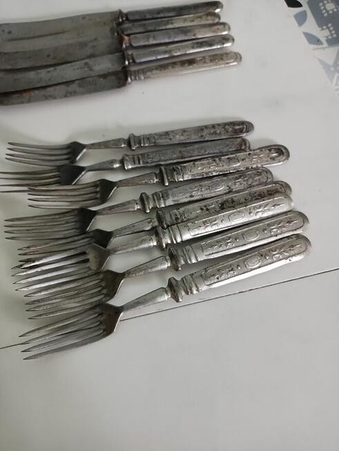 Antyki: 8 szt przedwojennych widelców z 5 nożami