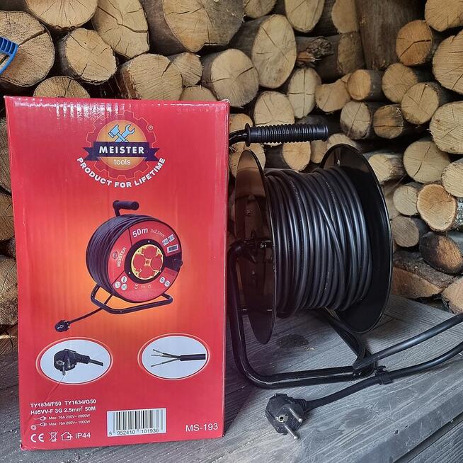 Przedłużacz na metalowym bębnie 50 m