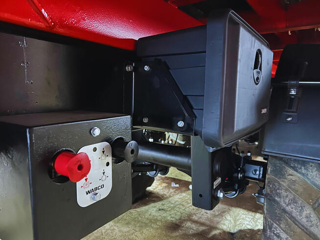 Przyczepa ze ścianą przesuwną Push off trailer Wieczorek