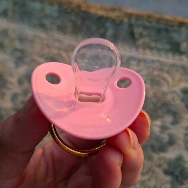 Smoczek glamour z serduszkiem – różowo-złoty,