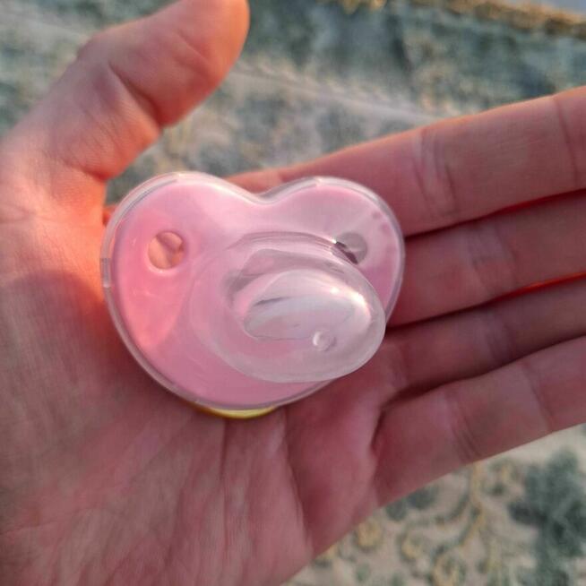 Smoczek glamour z serduszkiem – różowo-złoty,