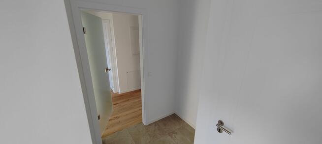 Nowoczesny Apartament z ogrodem i dużym garażem.