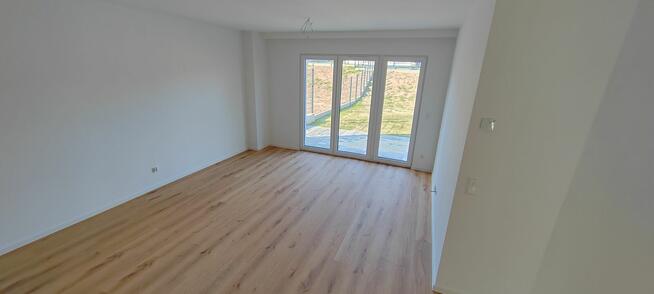 Nowoczesny Apartament z ogrodem i dużym garażem.