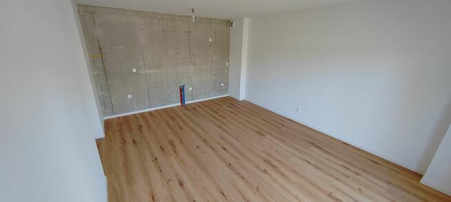 Nowoczesny Apartament z ogrodem i dużym garażem.