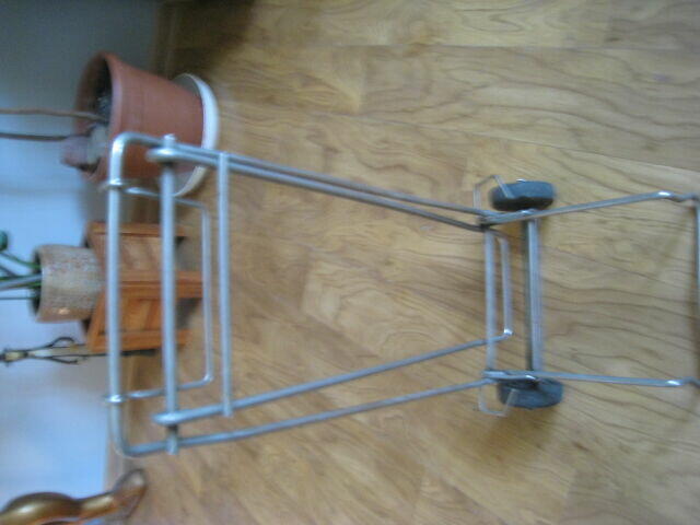 Wózki transportowe składane, duży i mały.