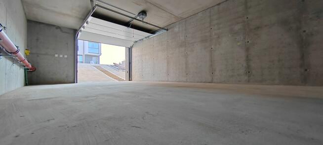 Nowoczesny Apartament z ogrodem i dużym garażem.