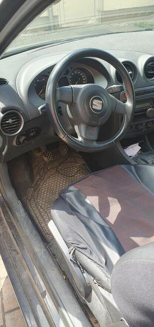 syndyk sprzeda samochód osobowy Seat Ibiza