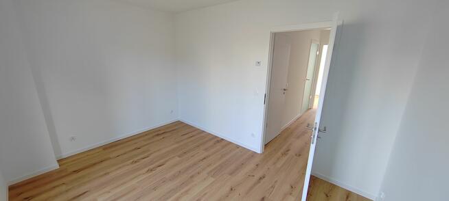 Nowoczesny Apartament z ogrodem i dużym garażem.