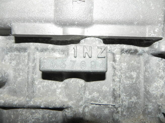 Toyota Słupek z głowicą silnika 1600