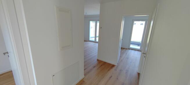 Nowoczesny Apartament z ogrodem i dużym garażem.