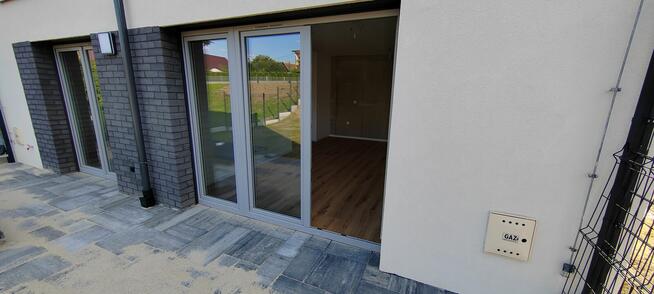 Nowoczesny Apartament z ogrodem i dużym garażem.