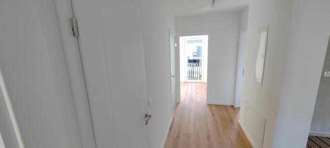 Nowoczesny Apartament z ogrodem i dużym garażem.