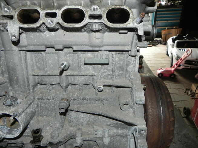 Toyota Słupek z głowicą silnika 1600