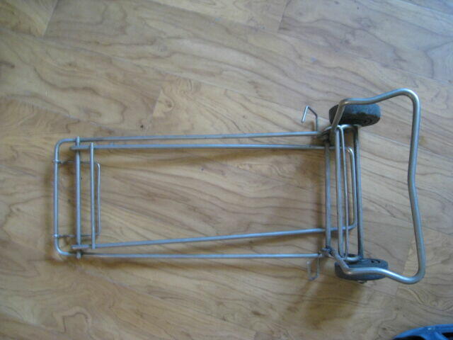 Wózki transportowe składane, duży i mały.