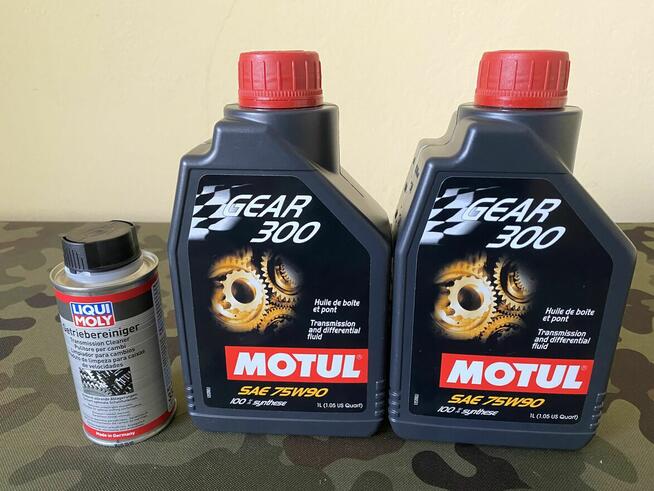 Płukanka i olej Motul 75W90 2l do manualnej skrzyni biegów
