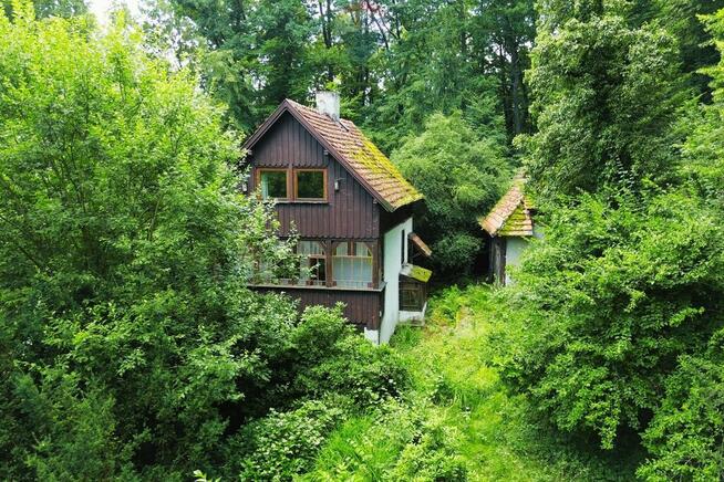 Działka z małym domem na sprzedaż – wyjątkowa okaz